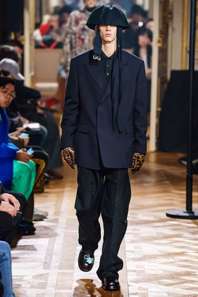 Look 19